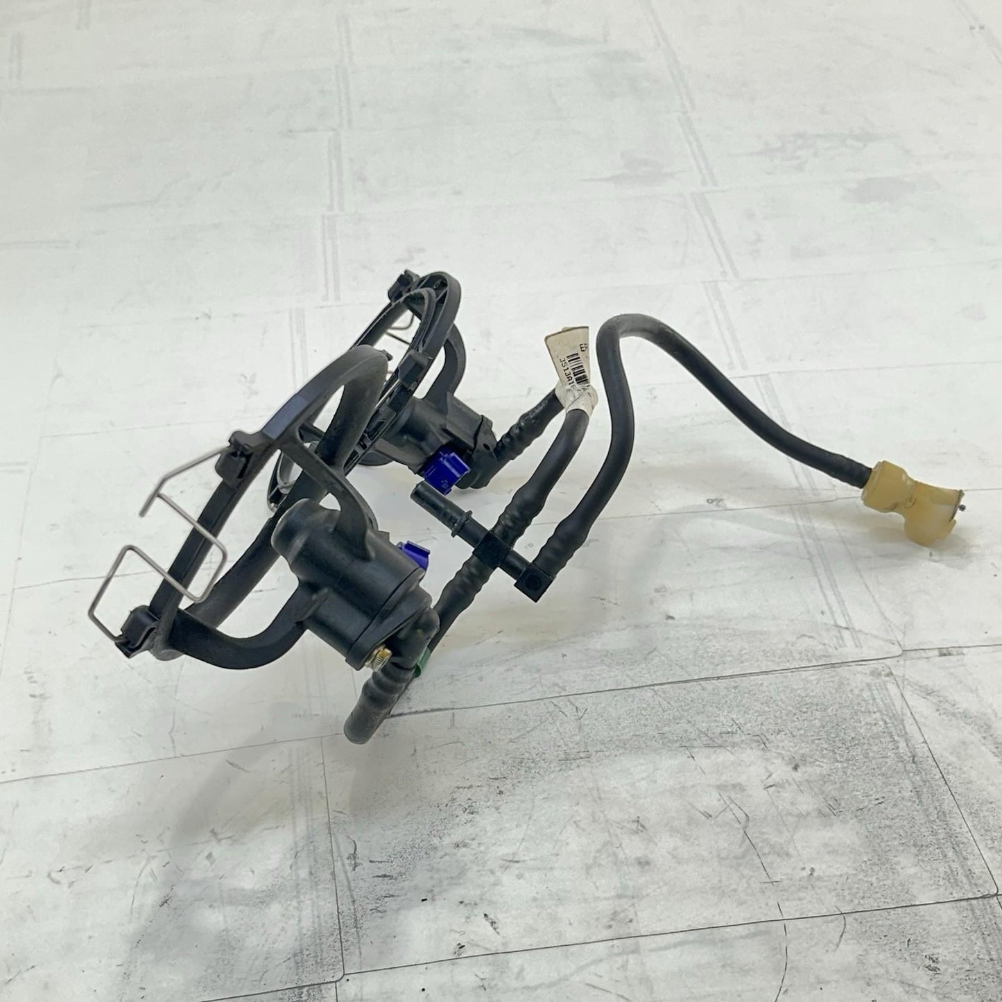 2016 - 2019 DUCATI 959 PANIGALE FUEL INJECTORS THROTTLE BODY GAS SENDING LINES