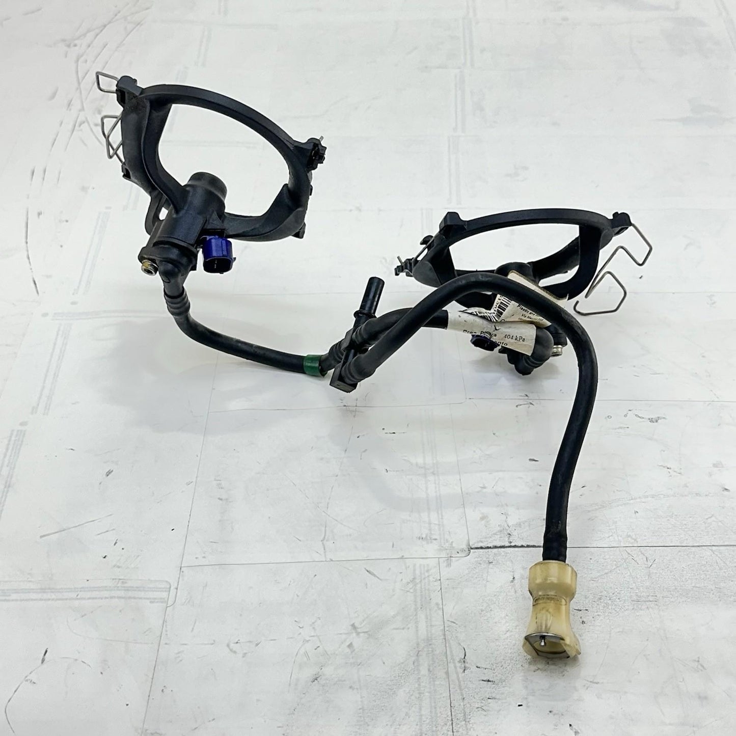 2016 - 2019 DUCATI 959 PANIGALE FUEL INJECTORS THROTTLE BODY GAS SENDING LINES