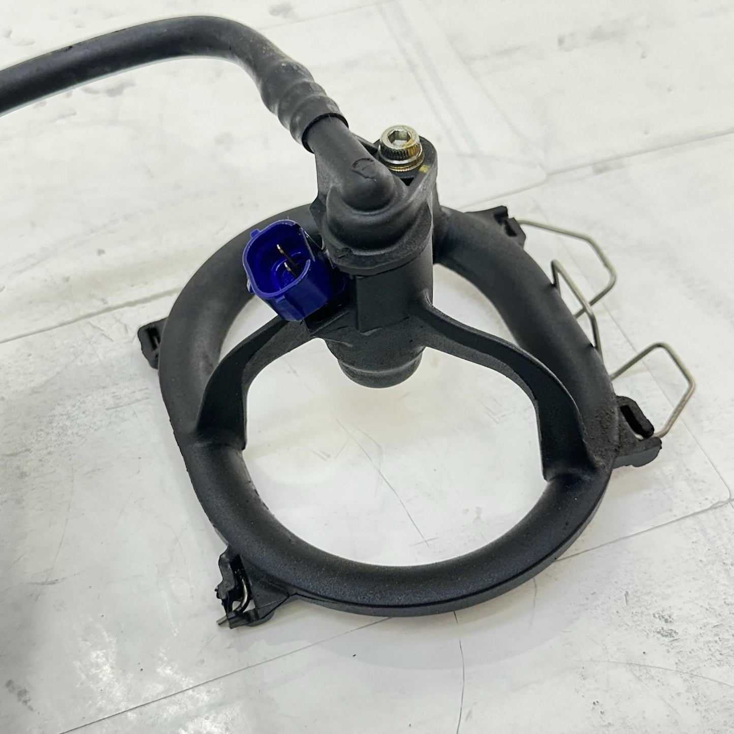 2016 - 2019 DUCATI 959 PANIGALE FUEL INJECTORS THROTTLE BODY GAS SENDING LINES