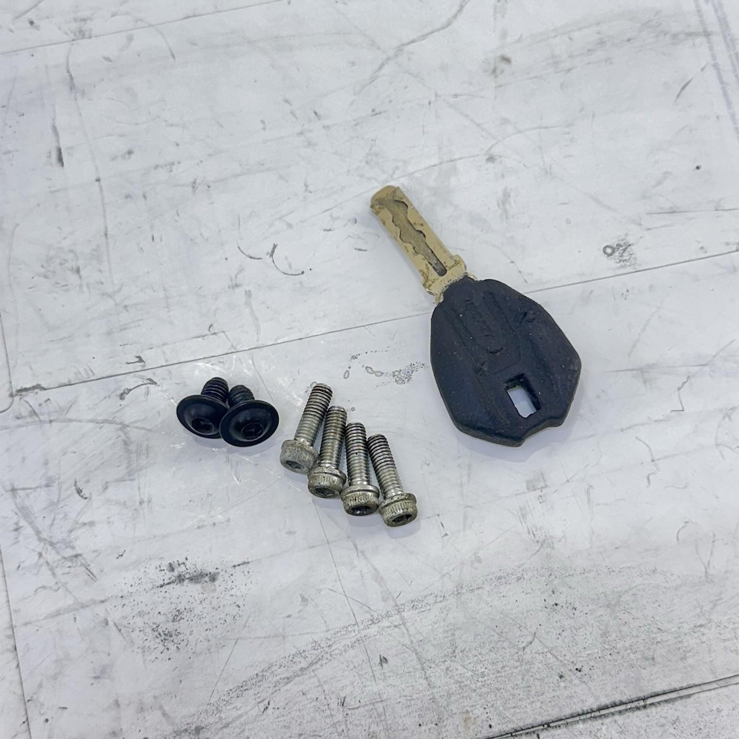 2016 - 2019 DUCATI 959 PANIGALE IGNITION LOCK SET KEY GAS CAP SEAT LATCH SET