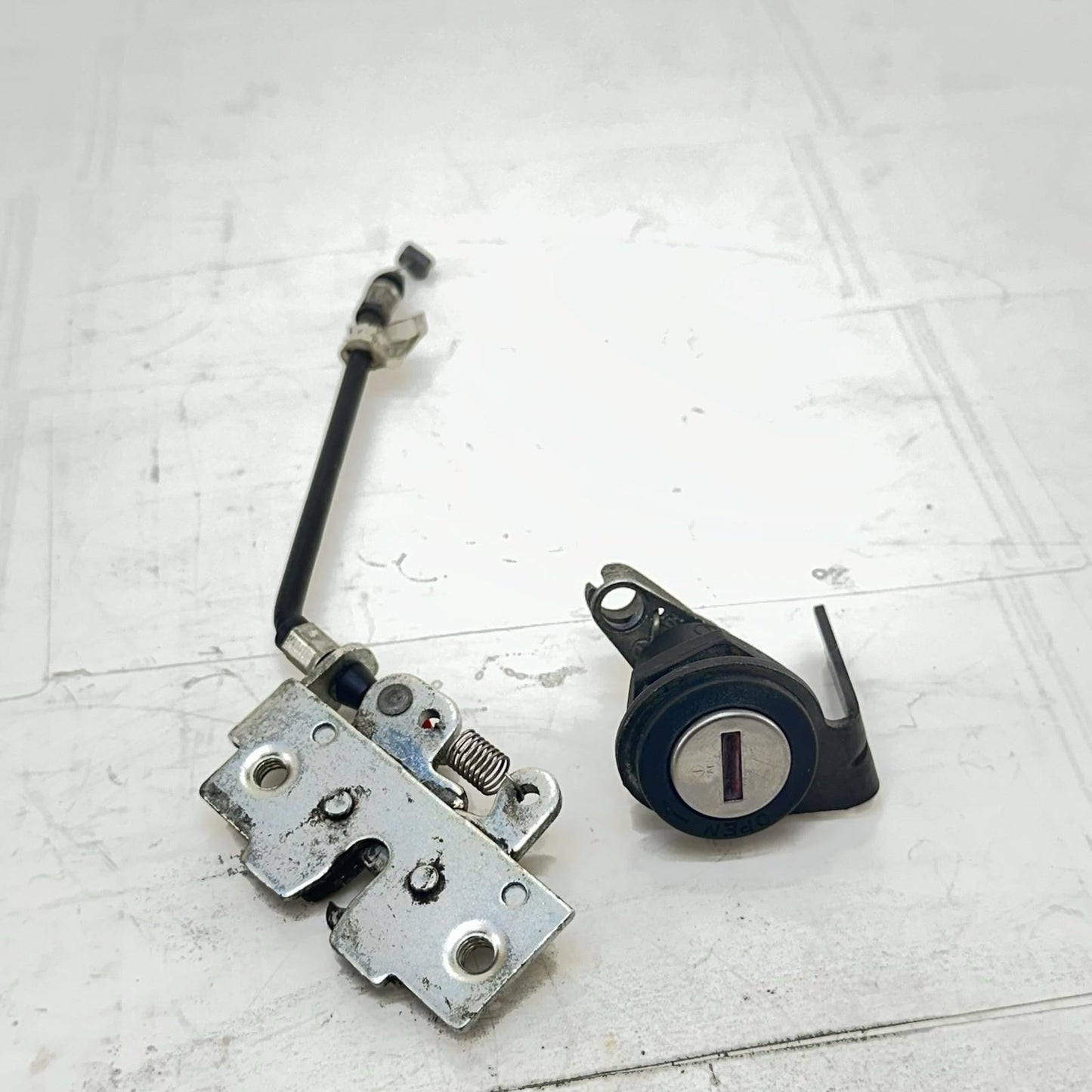 2016 - 2019 DUCATI 959 PANIGALE IGNITION LOCK SET KEY GAS CAP SEAT LATCH SET