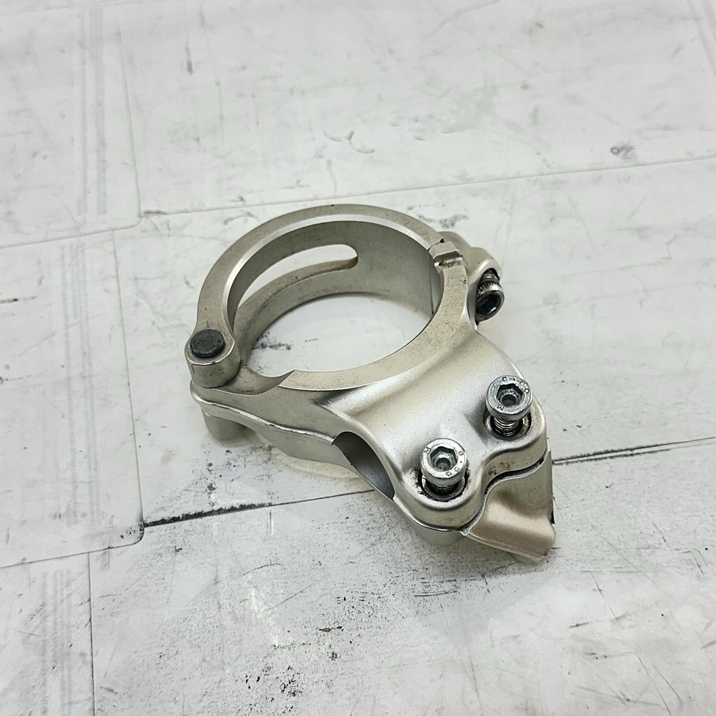 2016 - 2019 DUCATI 959 PANIGALE RIGHT CLIP ON HANDLE BAR CLAMP MOUNT SILVER