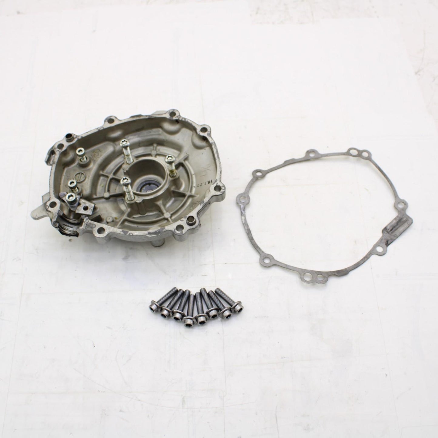 2015 - 2019 YAMAHA YZF R1 STATOR COVER MAGNETO ALTERNATOR GENERATOR SILVER MOTOR