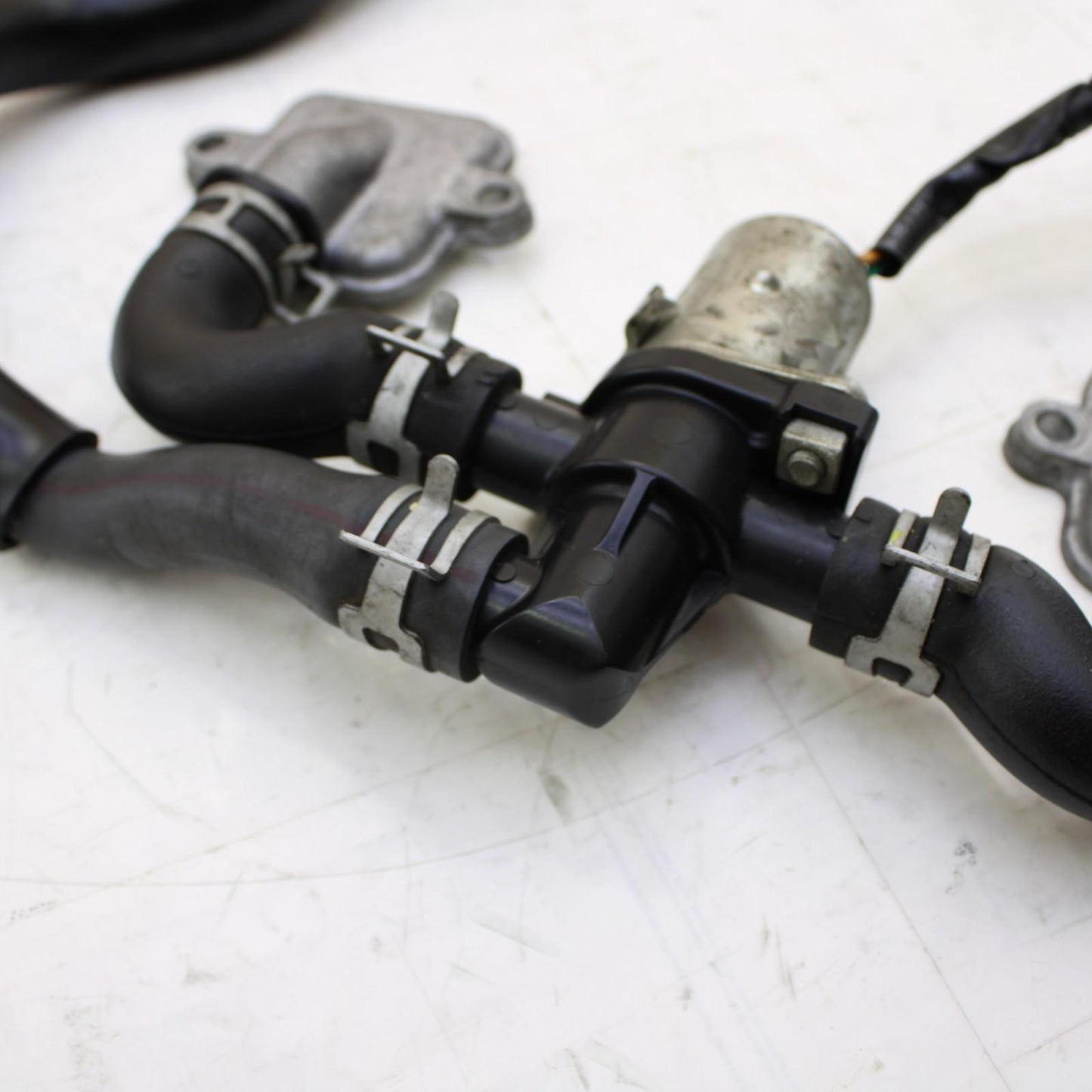 2015 - 2019 YAMAHA YZF R1 AIR SOLENOID W/ AIR INDUCTION SYSTEM ASSEMBLY