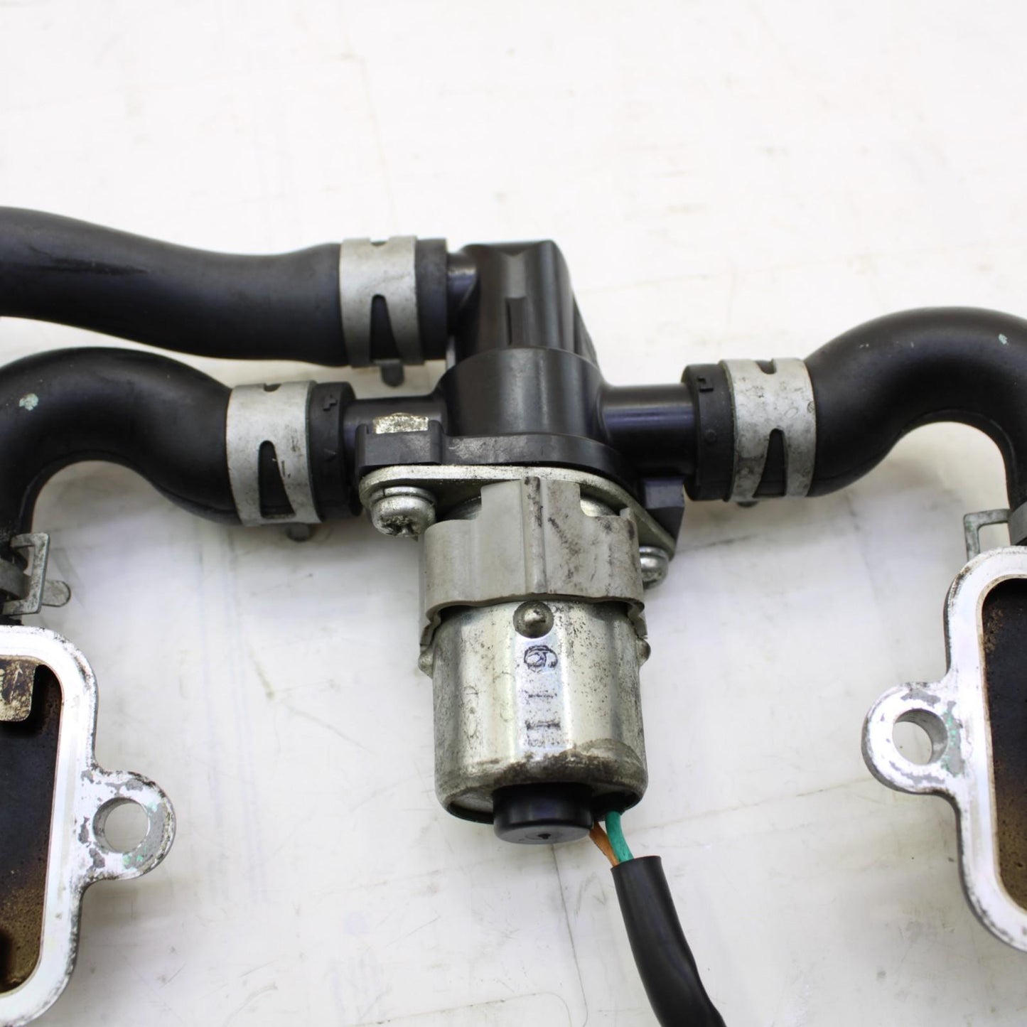 2015 - 2019 YAMAHA YZF R1 AIR SOLENOID W/ AIR INDUCTION SYSTEM ASSEMBLY