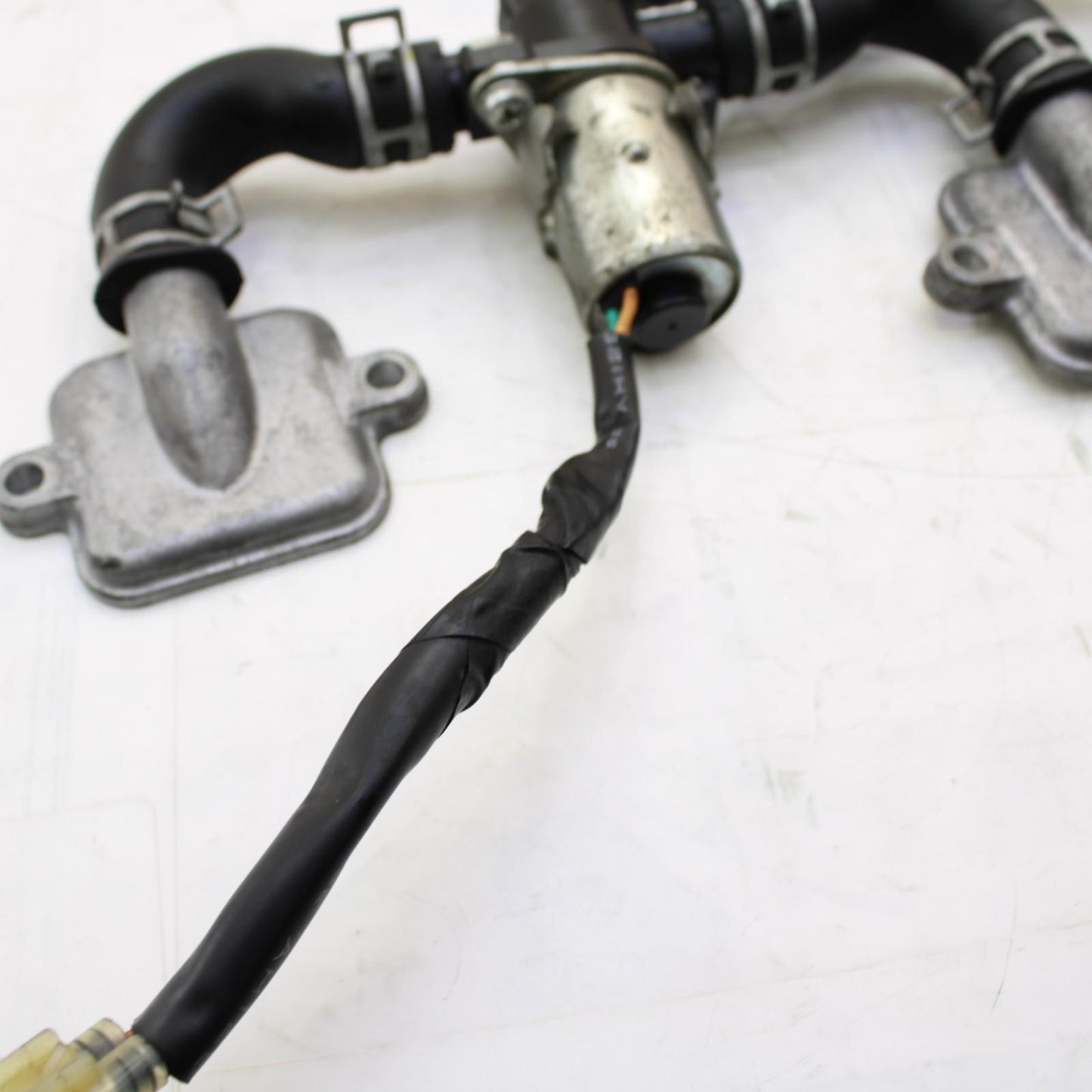 2015 - 2019 YAMAHA YZF R1 AIR SOLENOID W/ AIR INDUCTION SYSTEM ASSEMBLY