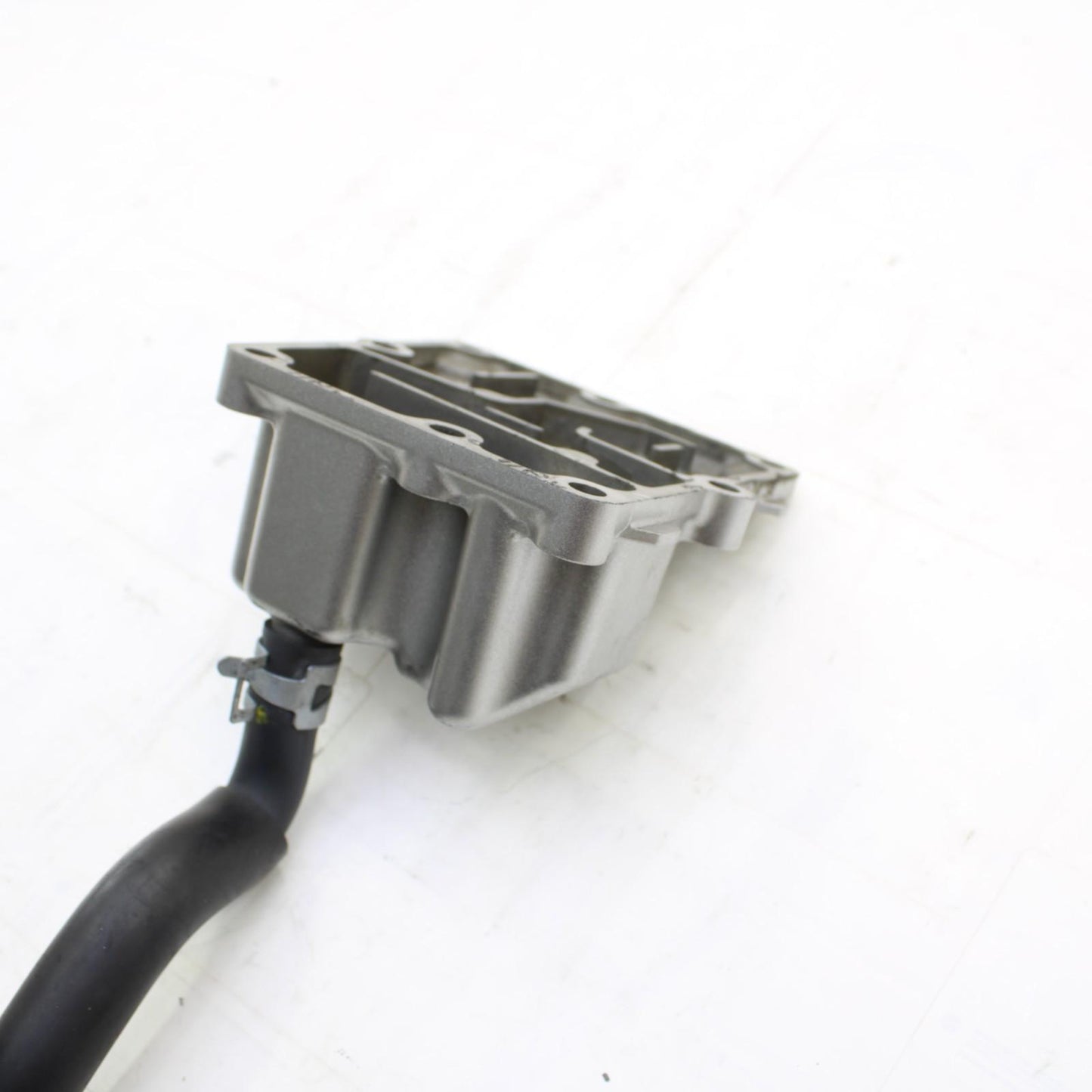 2015 - 2025 YAMAHA YZF R1 CRANKCASE VENT OIL BREATHER BOX COVER ENGINE MOTOR