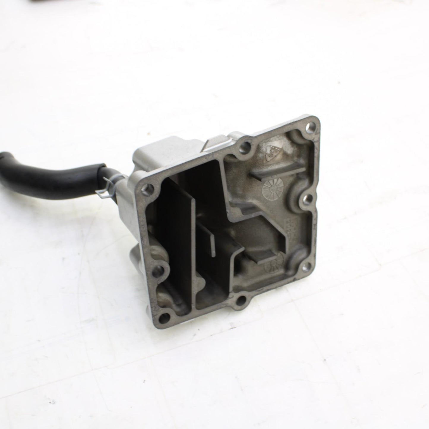 2015 - 2025 YAMAHA YZF R1 CRANKCASE VENT OIL BREATHER BOX COVER ENGINE MOTOR