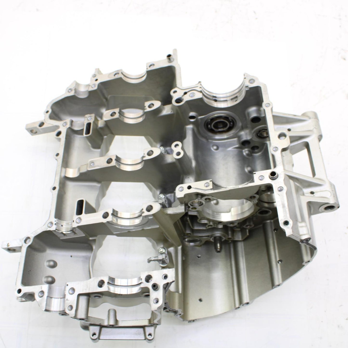 2015 - 2019 YAMAHA YZF R1 CRANKCASE ENGINE BLOCK SILVER CRANK CASE STOCK