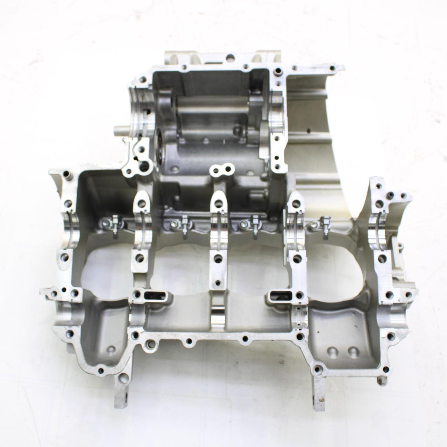 2015 - 2019 YAMAHA YZF R1 CRANKCASE ENGINE BLOCK SILVER CRANK CASE STOCK
