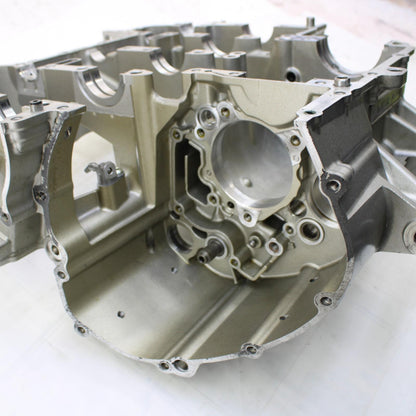 2015 - 2019 YAMAHA YZF R1 CRANKCASE ENGINE BLOCK SILVER CRANK CASE STOCK
