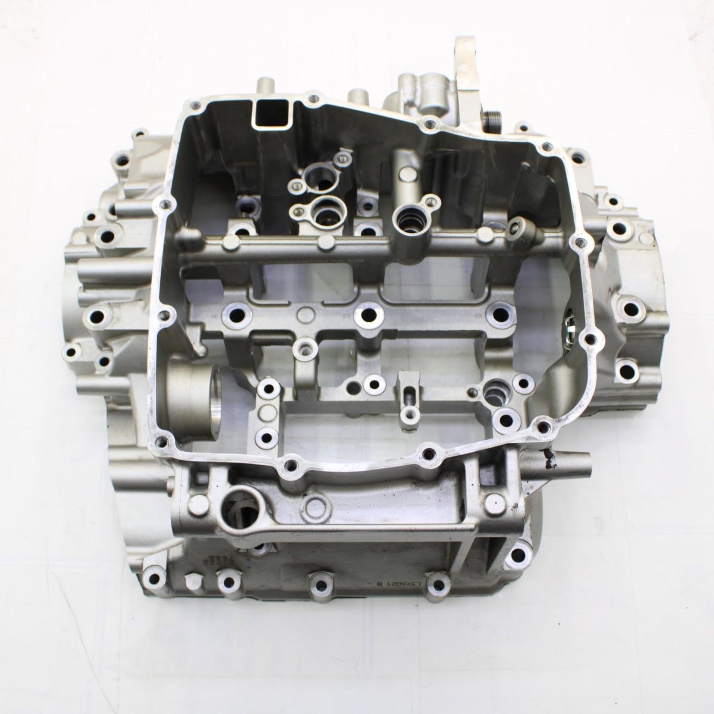 2015 - 2019 YAMAHA YZF R1 CRANKCASE ENGINE BLOCK SILVER CRANK CASE STOCK