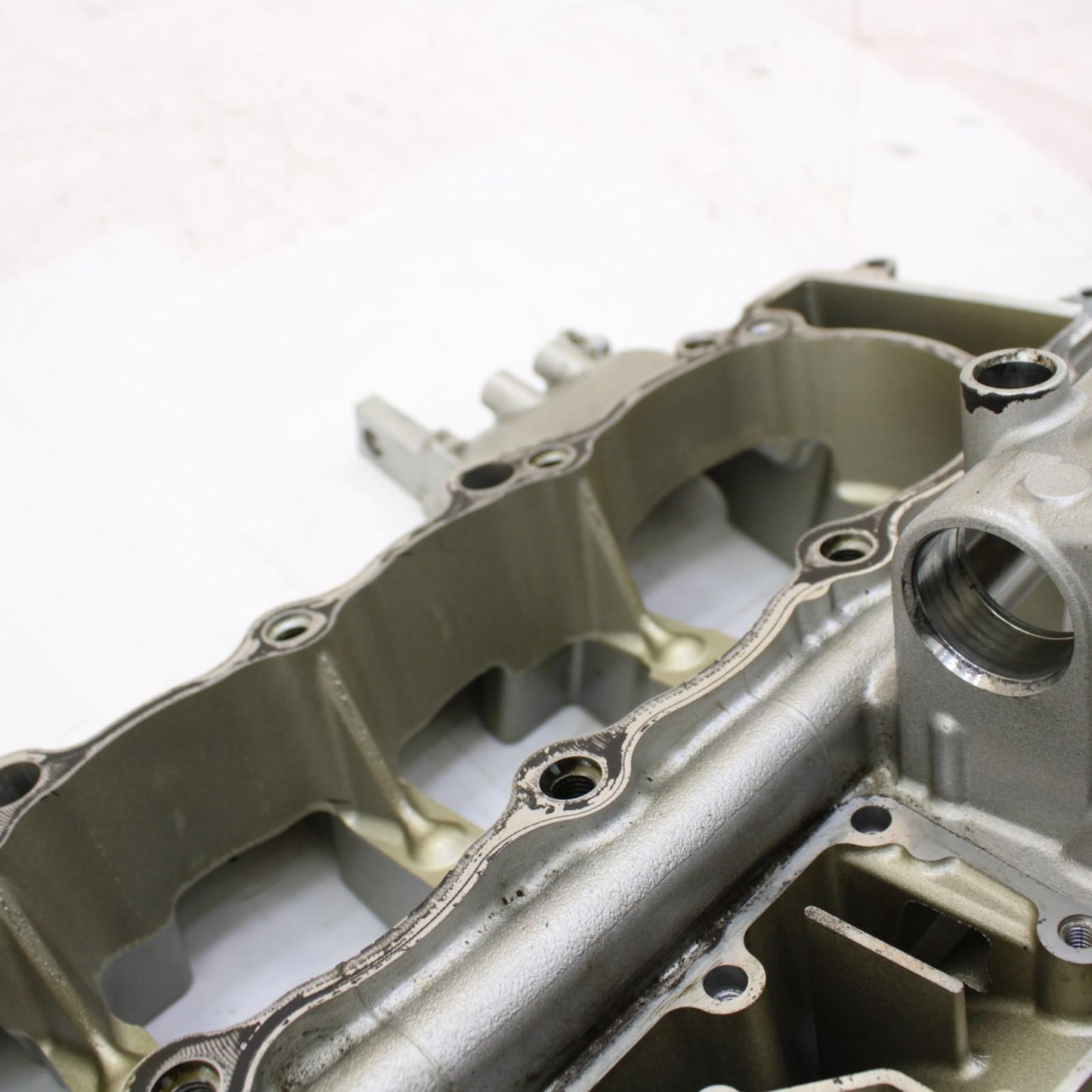 2015 - 2019 YAMAHA YZF R1 CRANKCASE ENGINE BLOCK SILVER CRANK CASE STOCK