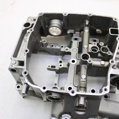 2015 - 2019 YAMAHA YZF R1 CRANKCASE ENGINE BLOCK SILVER CRANK CASE STOCK