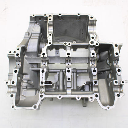 2015 - 2019 YAMAHA YZF R1 CRANKCASE ENGINE BLOCK SILVER CRANK CASE STOCK