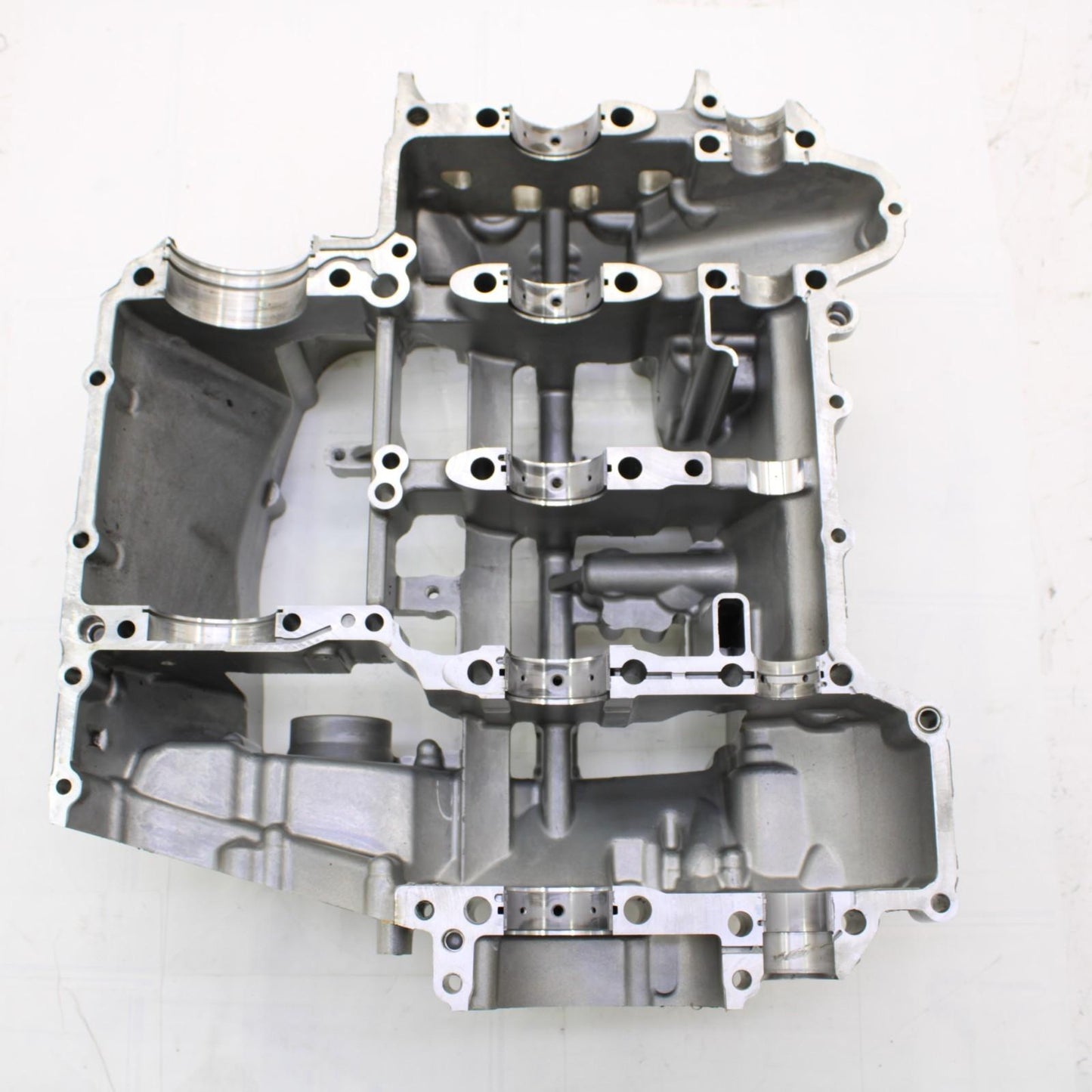 2015 - 2019 YAMAHA YZF R1 CRANKCASE ENGINE BLOCK SILVER CRANK CASE STOCK