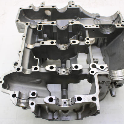 2015 - 2019 YAMAHA YZF R1 CRANKCASE ENGINE BLOCK SILVER CRANK CASE STOCK