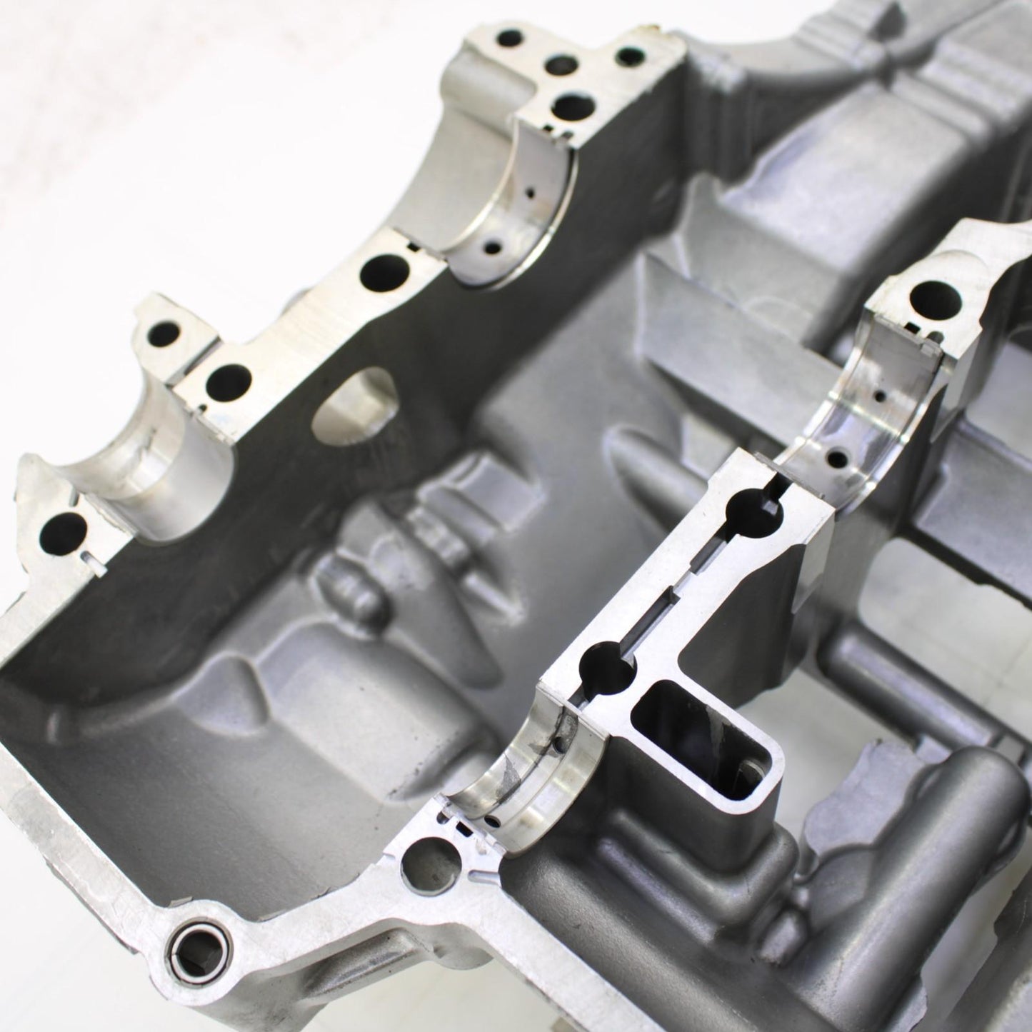 2015 - 2019 YAMAHA YZF R1 CRANKCASE ENGINE BLOCK SILVER CRANK CASE STOCK