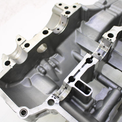 2015 - 2019 YAMAHA YZF R1 CRANKCASE ENGINE BLOCK SILVER CRANK CASE STOCK