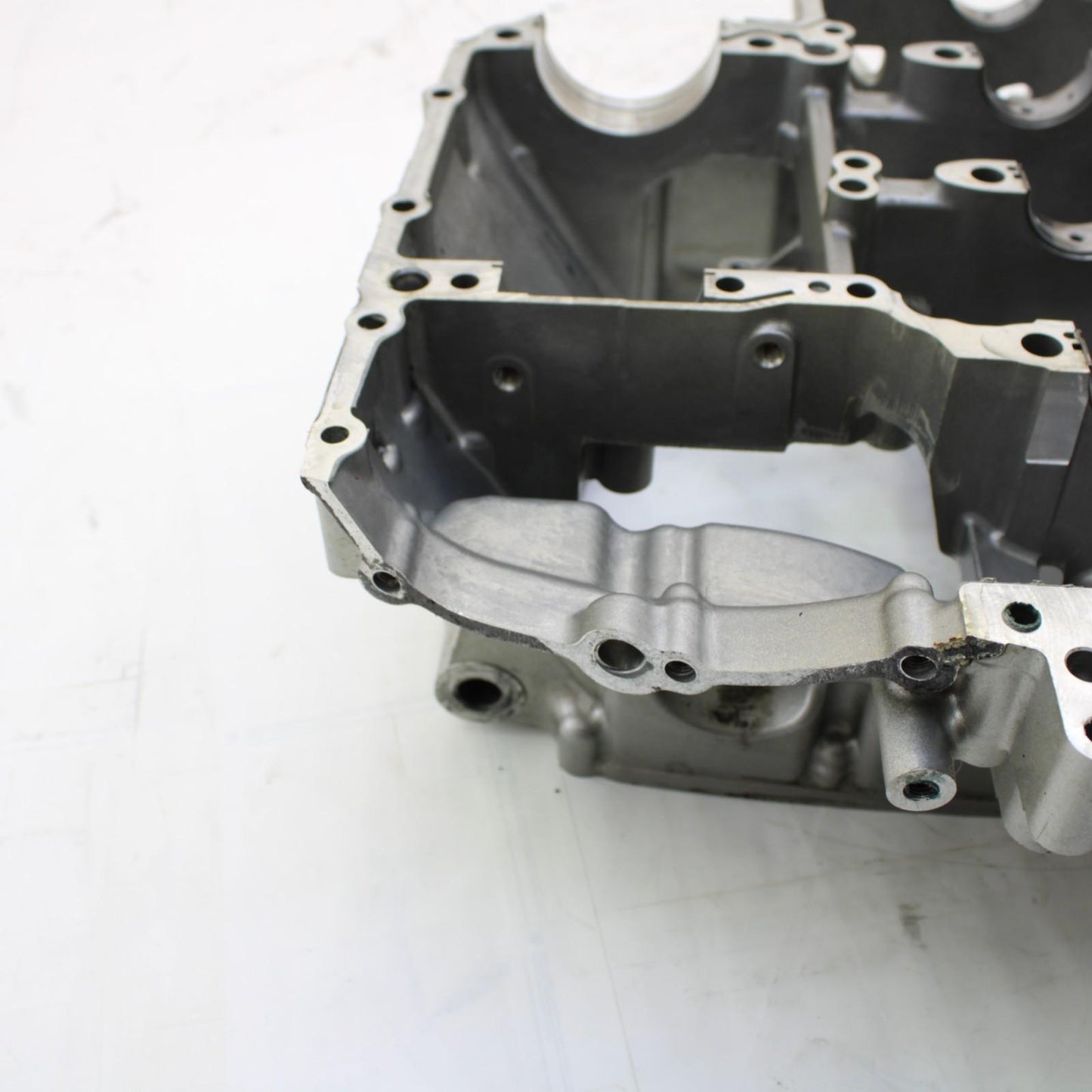 2015 - 2019 YAMAHA YZF R1 CRANKCASE ENGINE BLOCK SILVER CRANK CASE STOCK