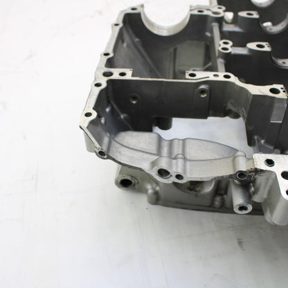 2015 - 2019 YAMAHA YZF R1 CRANKCASE ENGINE BLOCK SILVER CRANK CASE STOCK