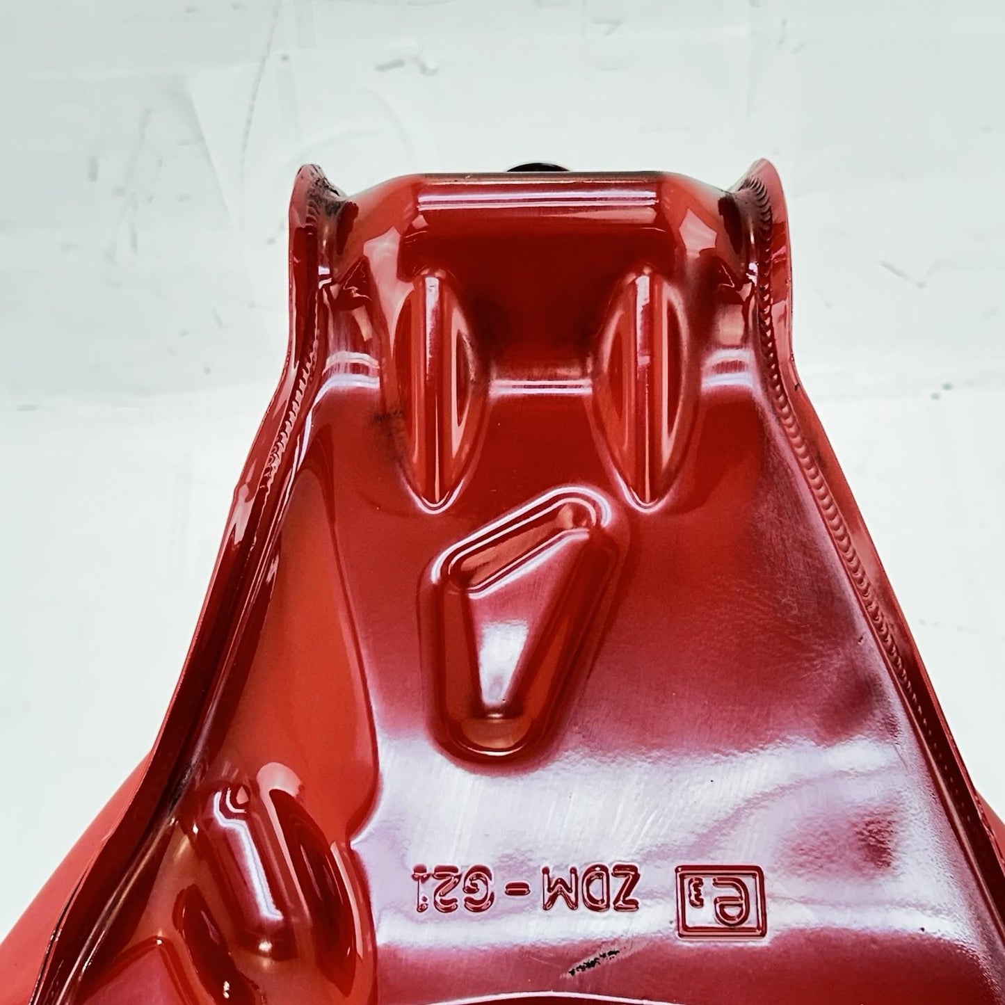 2016 - 2019 DUCATI 959 PANIGALE FUEL TANK GAS PETROL RESERVOIR RED *SCUFFED*