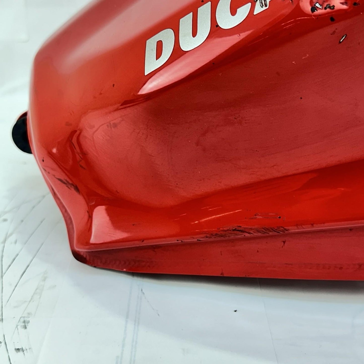 2016 - 2019 DUCATI 959 PANIGALE FUEL TANK GAS PETROL RESERVOIR RED *SCUFFED*