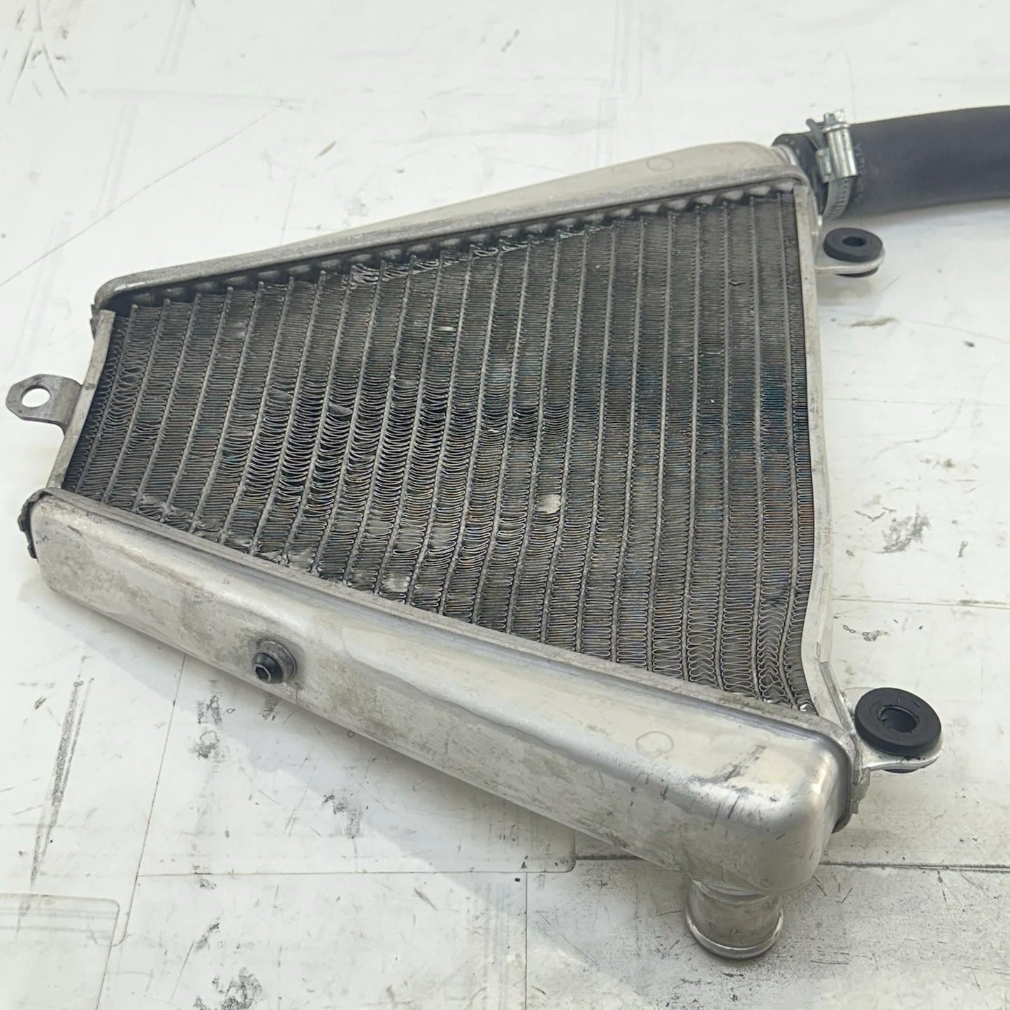 2016 - 2019 DUCATI 959 PANIGALE LOWER RADIATOR ENGINE OIL COOLER MOTOR *BENT*
