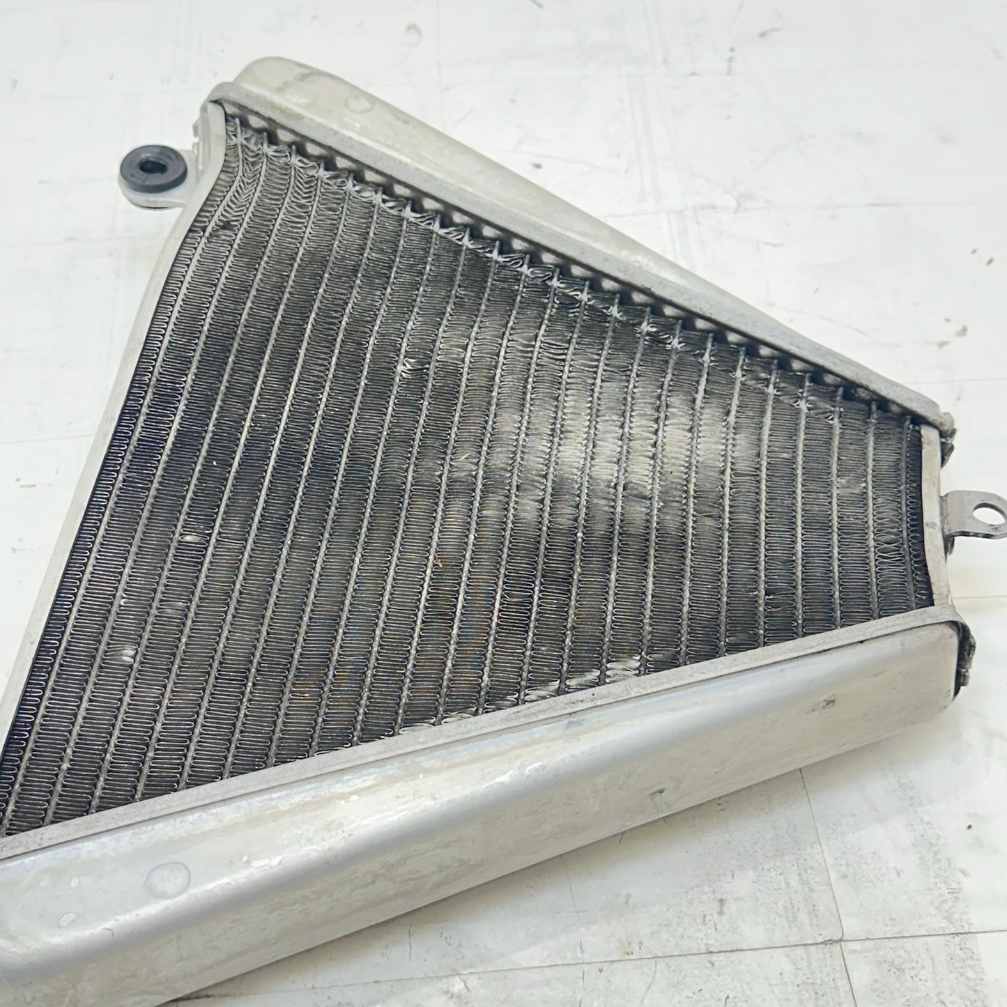 2016 - 2019 DUCATI 959 PANIGALE LOWER RADIATOR ENGINE OIL COOLER MOTOR *BENT*