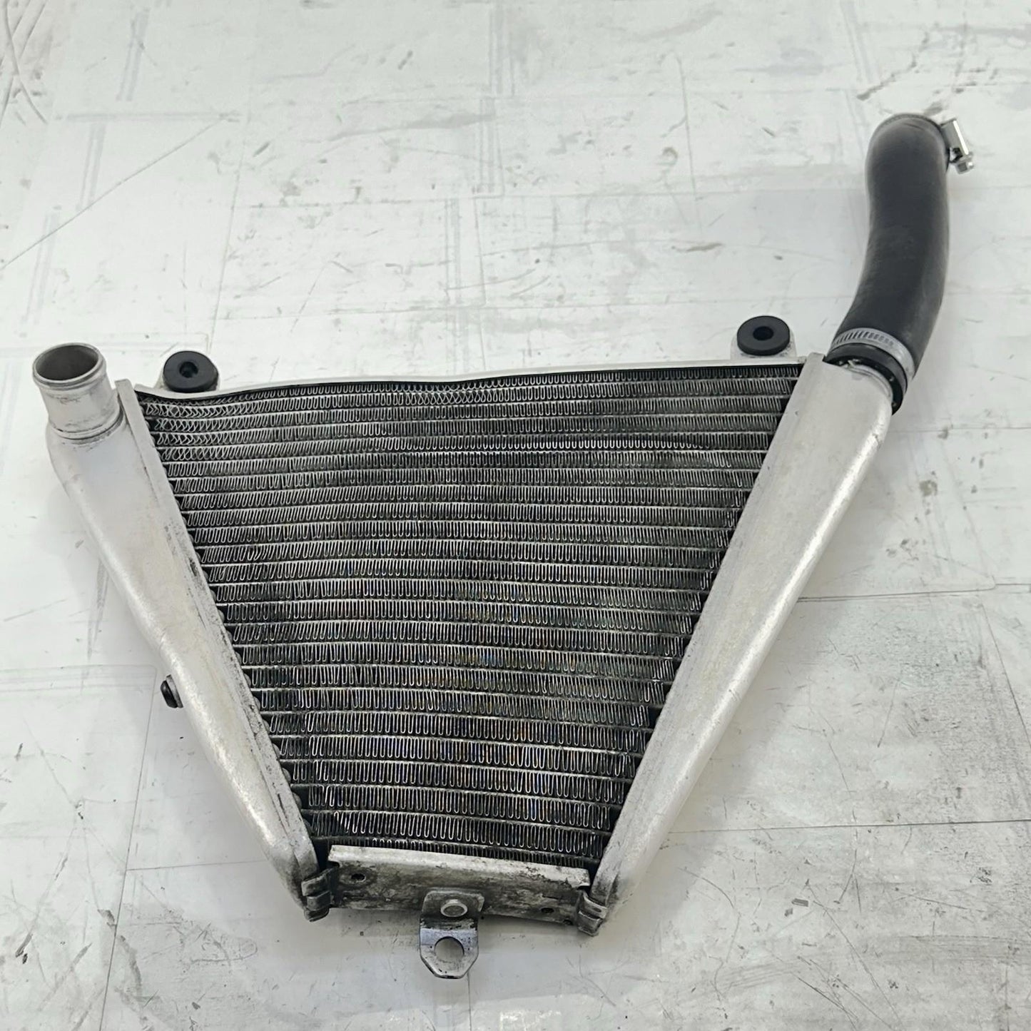 2016 - 2019 DUCATI 959 PANIGALE LOWER RADIATOR ENGINE OIL COOLER MOTOR *BENT*