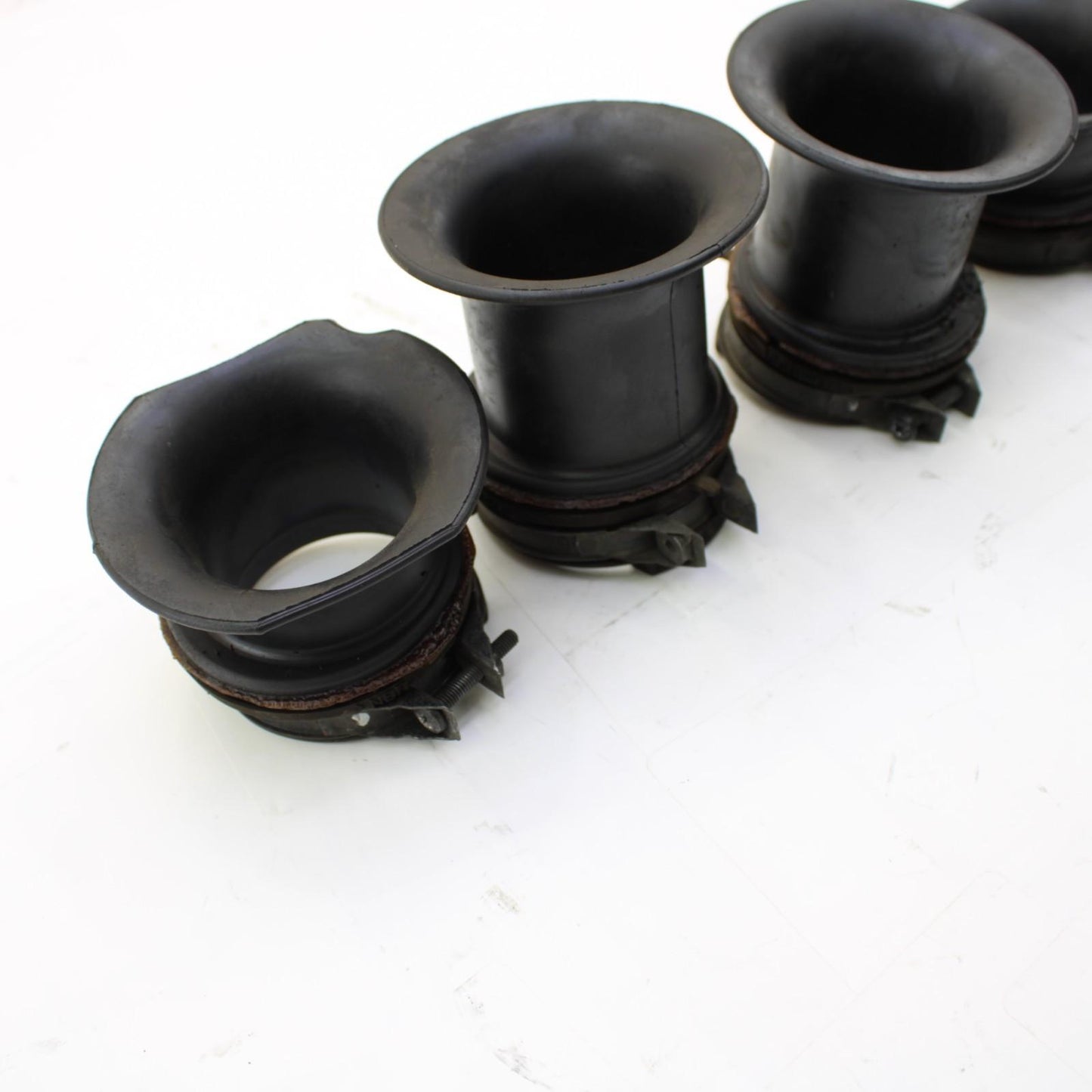 2006 2007 SUZUKI GSXR 600 VELOCITY STACKS DUCT CLAMP ENGINE MOTOR STOCK