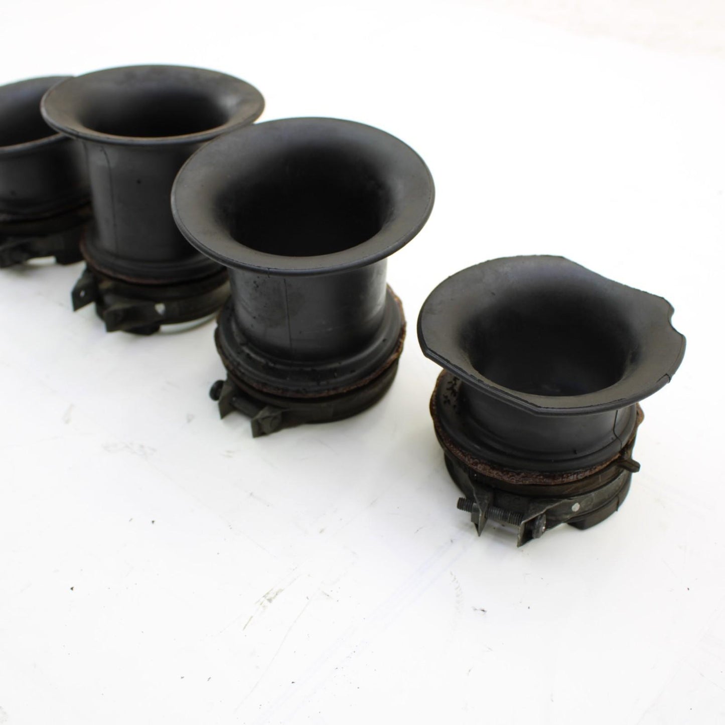 2006 2007 SUZUKI GSXR 600 VELOCITY STACKS DUCT CLAMP ENGINE MOTOR STOCK