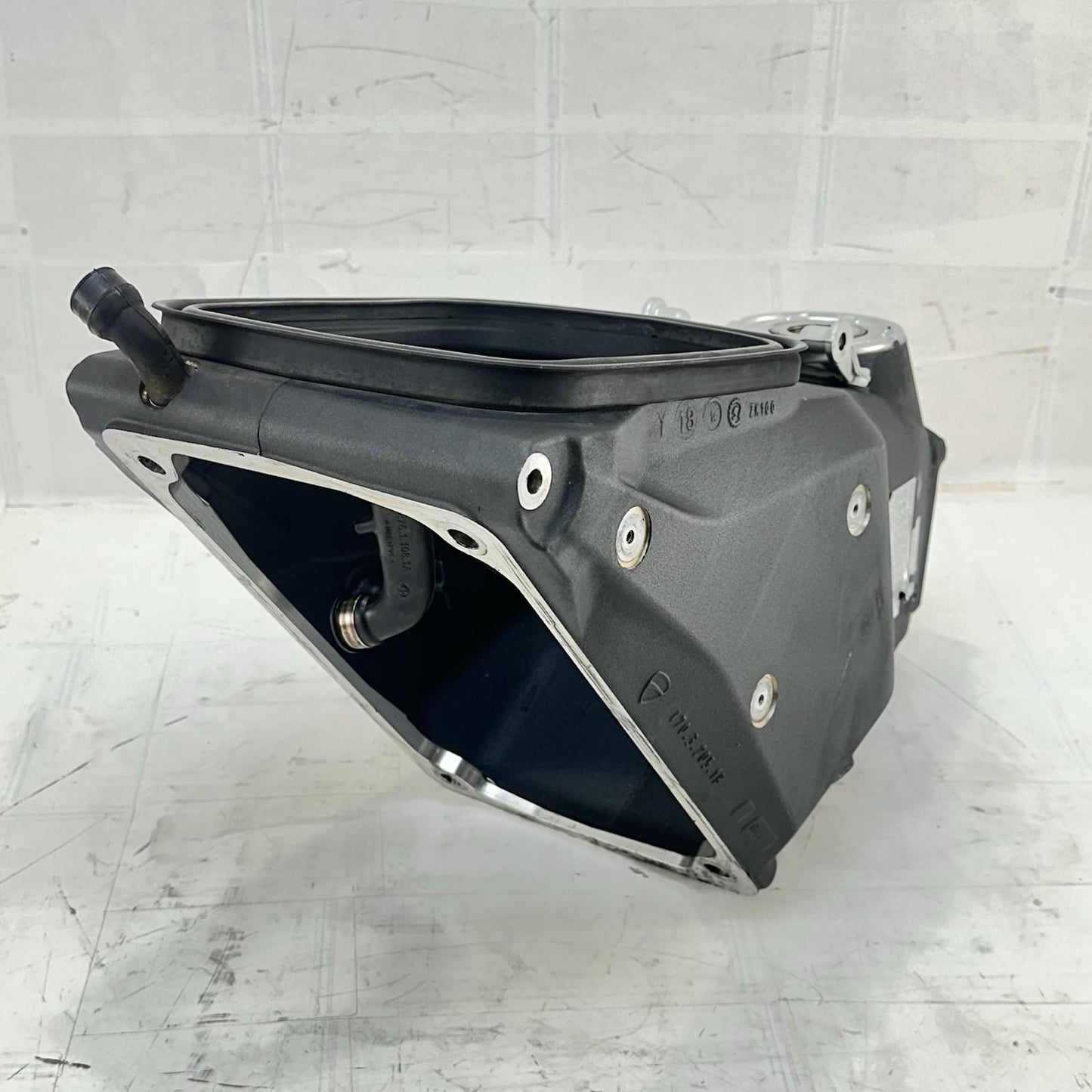 2016 - 2019 DUCATI 959 PANIGALE MAIN FRAME BODY CHASSIS BLACK STOCK