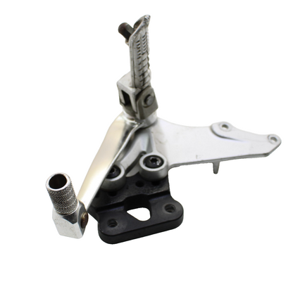 2006 2007 SUZUKI GSXR600 GSX750 RIGHT REARSET REAR SET DRIVER FOOT PEG BRACKET