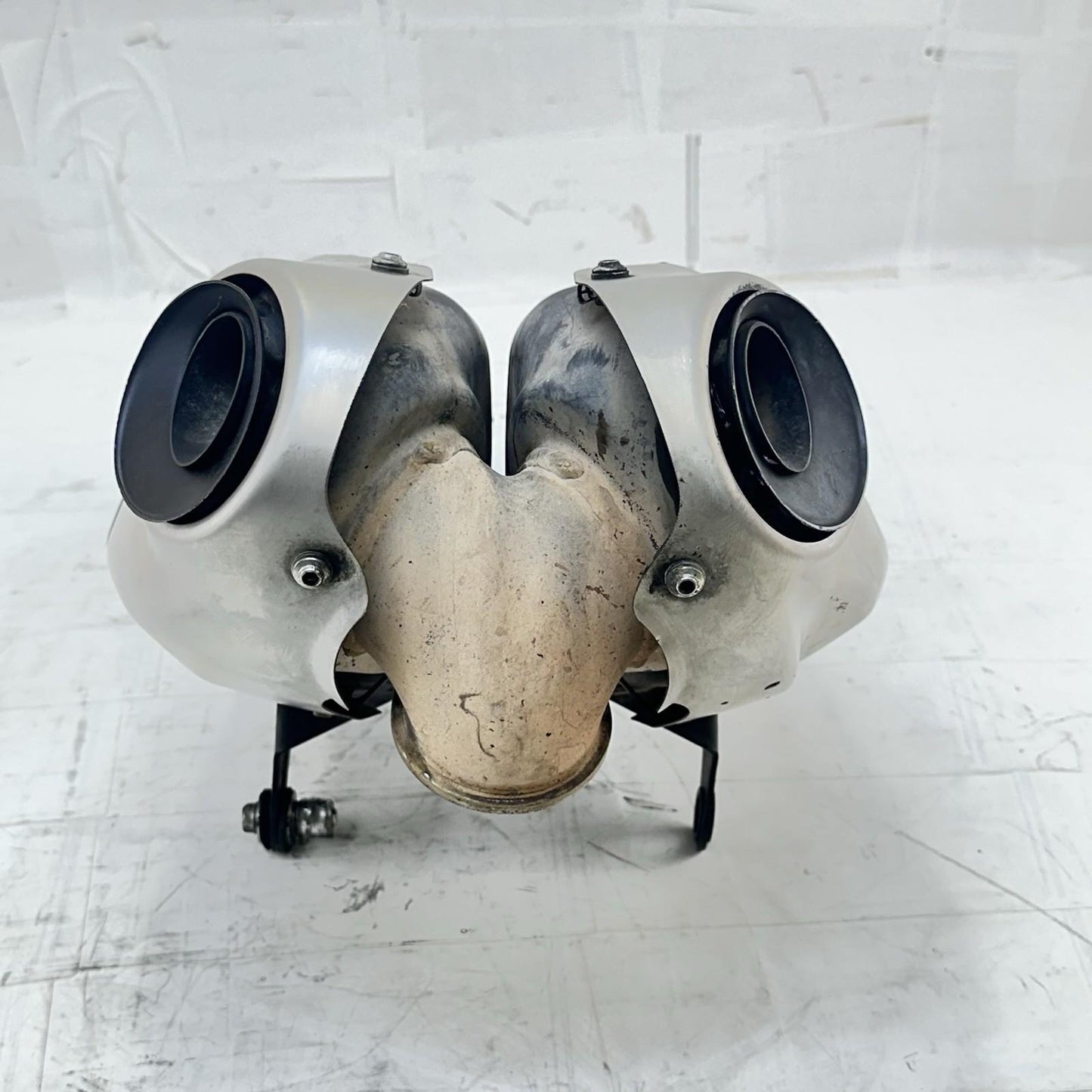 2016 - 2019 DUCATI PANIGALE 959 EXHAUST MUFFLER PIPE SLIP ON SILENCER *DENTED*