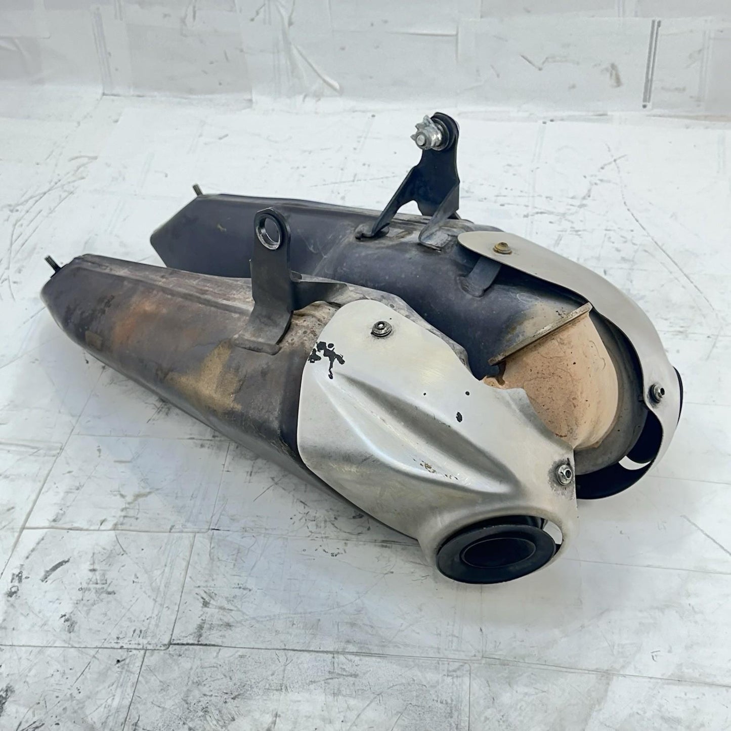 2016 - 2019 DUCATI PANIGALE 959 EXHAUST MUFFLER PIPE SLIP ON SILENCER *DENTED*