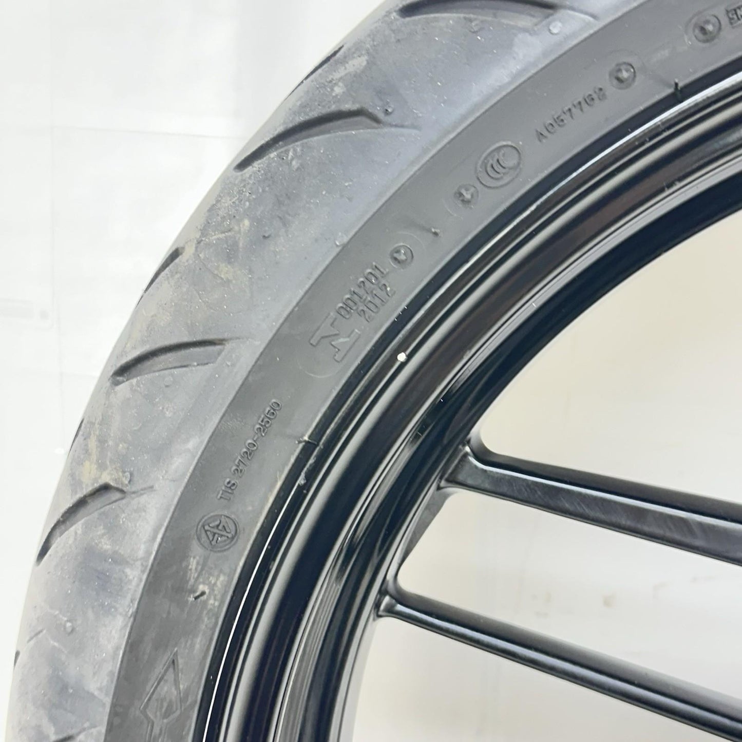 2016 - 2019 DUCATI PANIGALE 959 FRONT WHEEL RIM TIRE BLACK STOCK *DAMAGED*