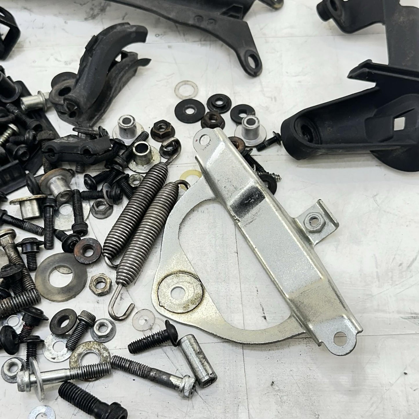 2016 - 2019 DUCATI PANIGALE 959 PARTS BOLTS NUTS SCREWS HARDWARE MOUNTS BRACKETS