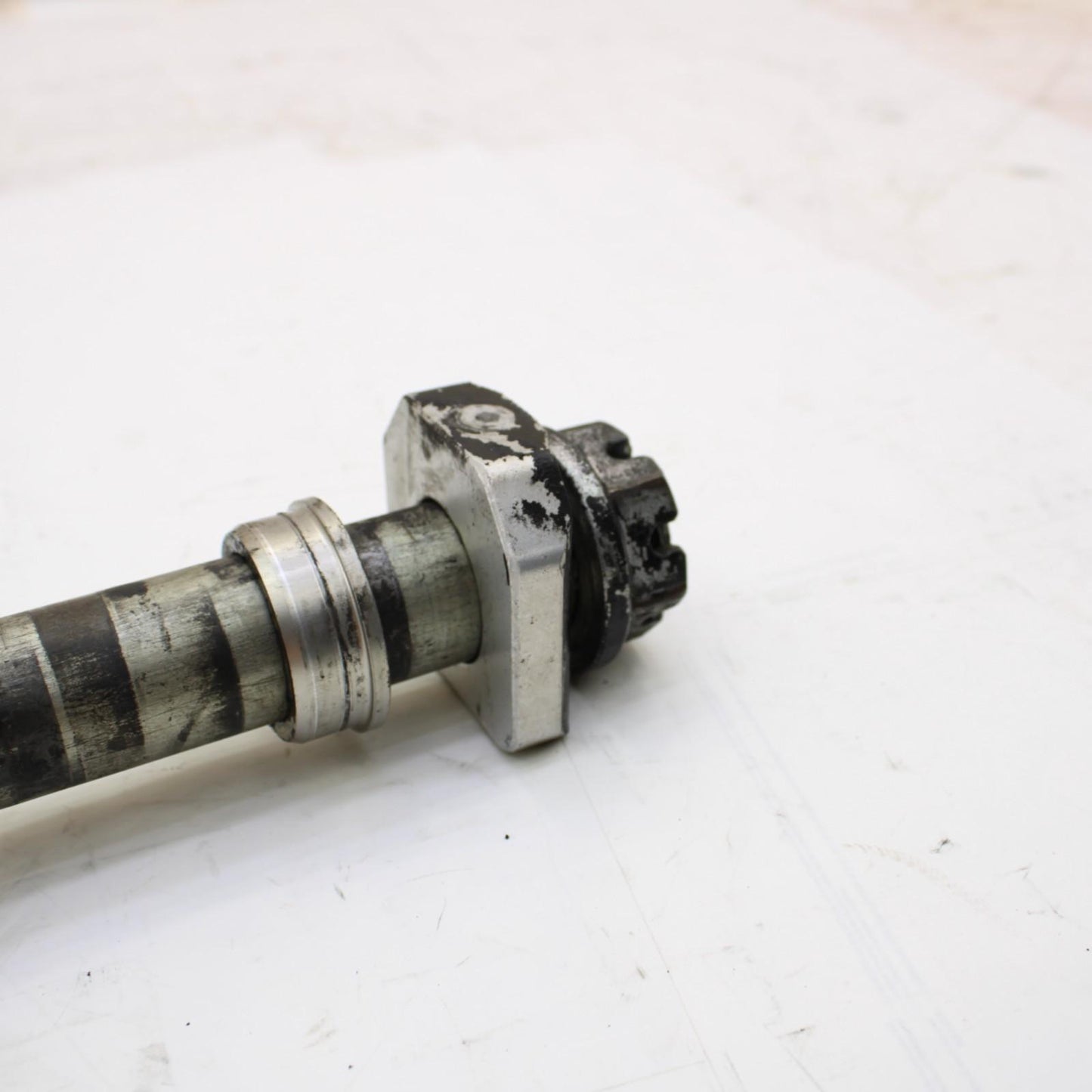2006 2007 SUZUKI GSXR600 750 REAR AXLE BACK WHEEL RIM PIVOT BOLT AXEL STRAIGHT