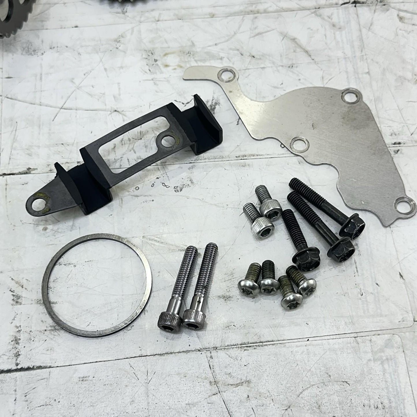 2016 - 2019 YAMAHA YZF R1 OIL PUMP ASSEMBLY ENGINE MOTOR CHAIN GEAR BOLTS STOCK