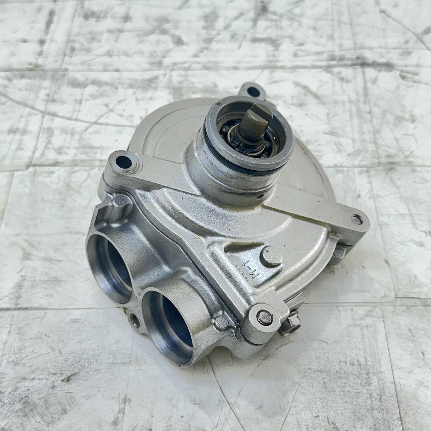 2016 - 2019 YAMAHA YZF R1 WATER PUMP MOTOR COOLANT SENDING UNIT ENGINE COOLER