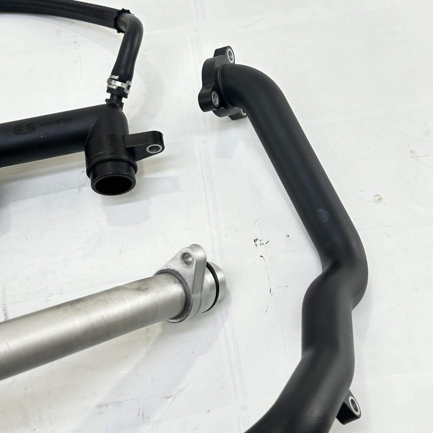 2016 - 2019 YAMAHA YZF R1 WATER PUMP HOSES COOLANT LINES PIPES ENGINE MOTOR SET