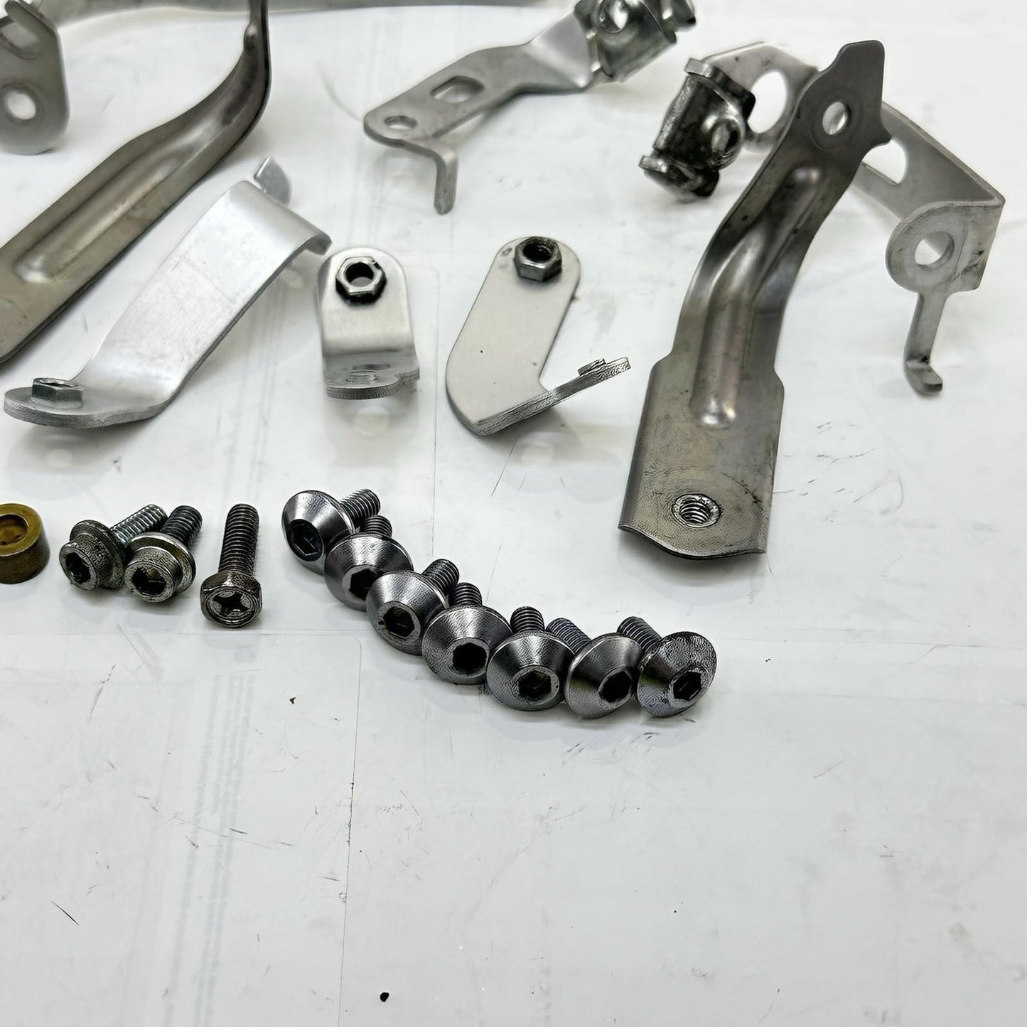 2016 - 2019 YAMAHA YZF R1 RADIATOR BRACKETS HARDWARE MOUNTING SCREWS BOLTS SET