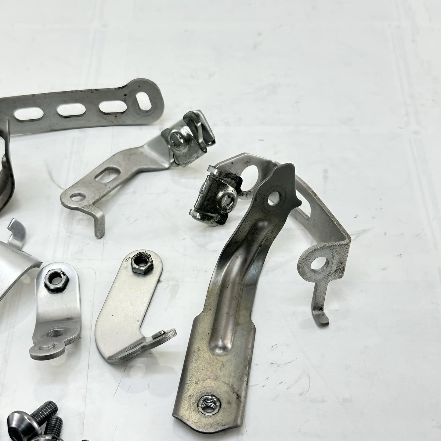 2016 - 2019 YAMAHA YZF R1 RADIATOR BRACKETS HARDWARE MOUNTING SCREWS BOLTS SET