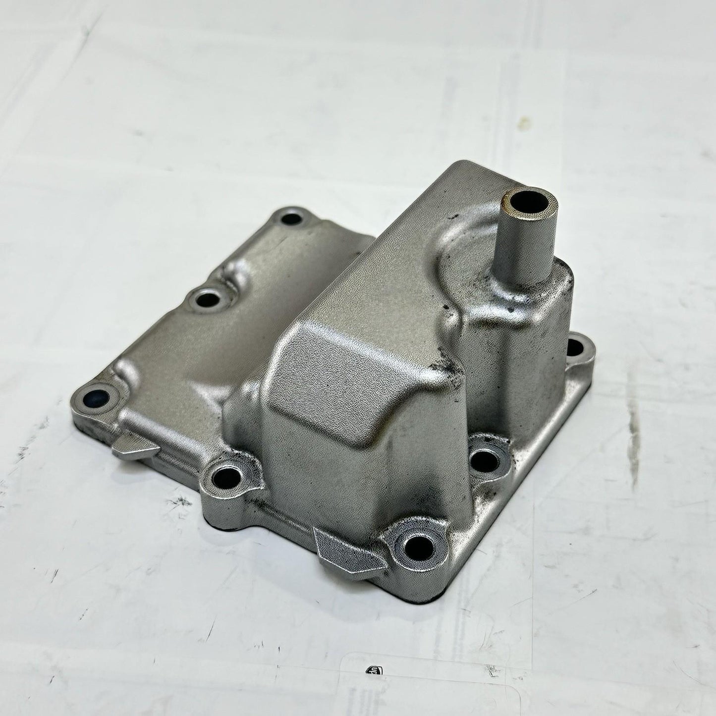 2016 - 2019 YAMAHA YZF R1 ENGINE OIL BREATHER CRANKCASE VENT BOX BOLTS STOCK