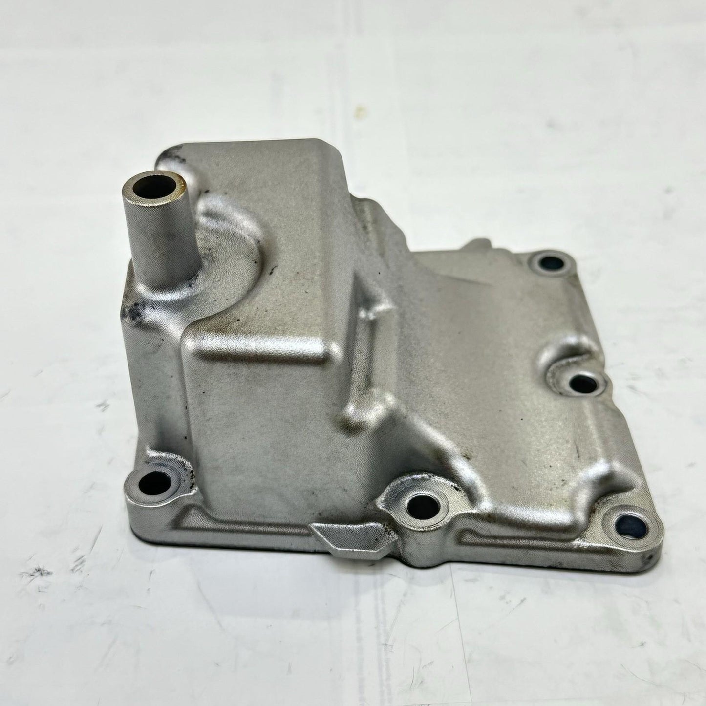 2016 - 2019 YAMAHA YZF R1 ENGINE OIL BREATHER CRANKCASE VENT BOX BOLTS STOCK