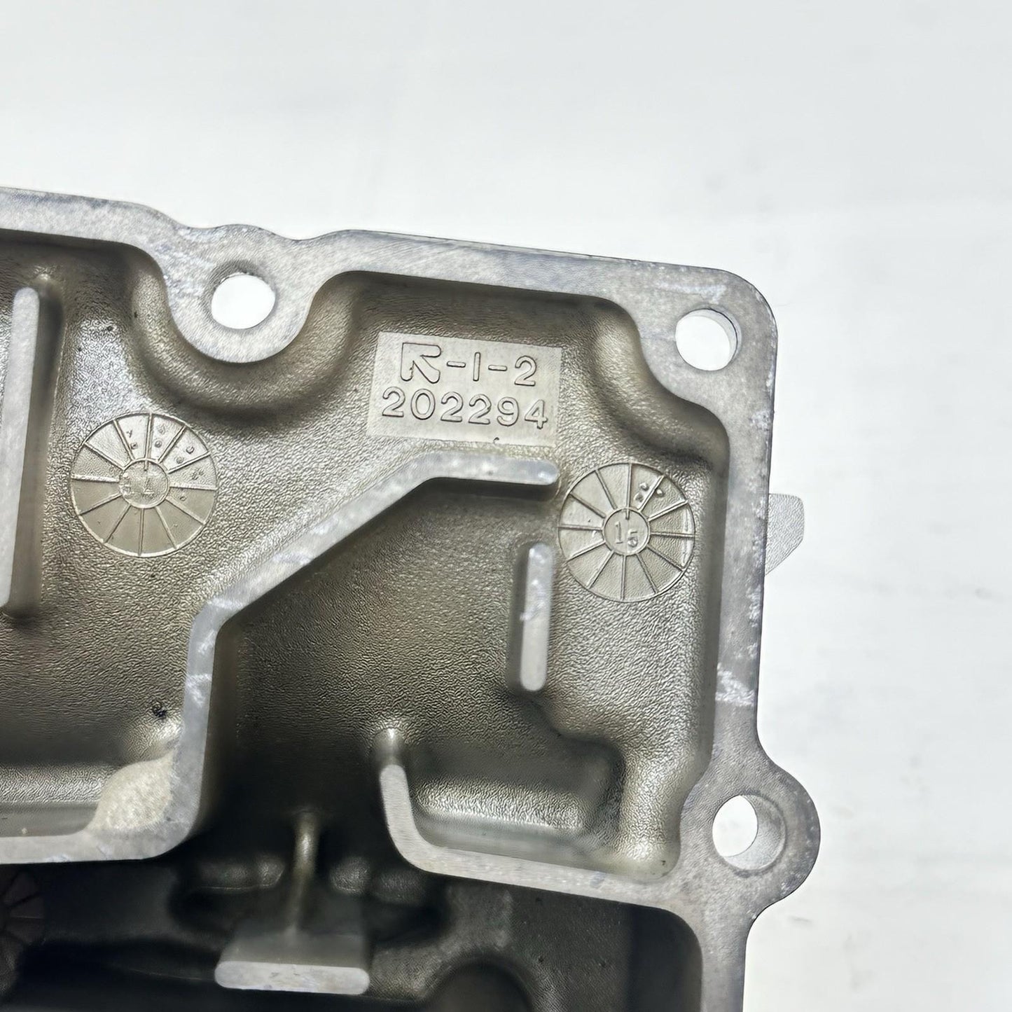 2016 - 2019 YAMAHA YZF R1 ENGINE OIL BREATHER CRANKCASE VENT BOX BOLTS STOCK