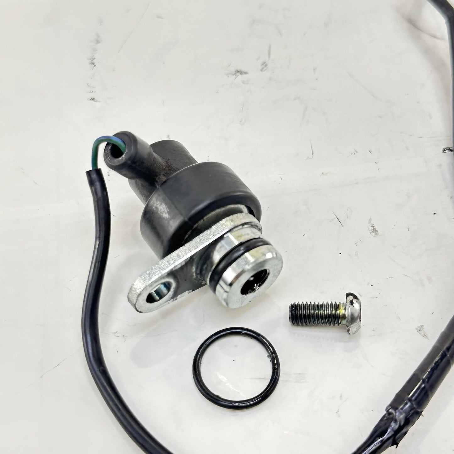 2016 - 2019 YAMAHA YZF R1 OIL PRESSURE SENSOR ENGINE MOTOR SWITCH GUAGE STOCK