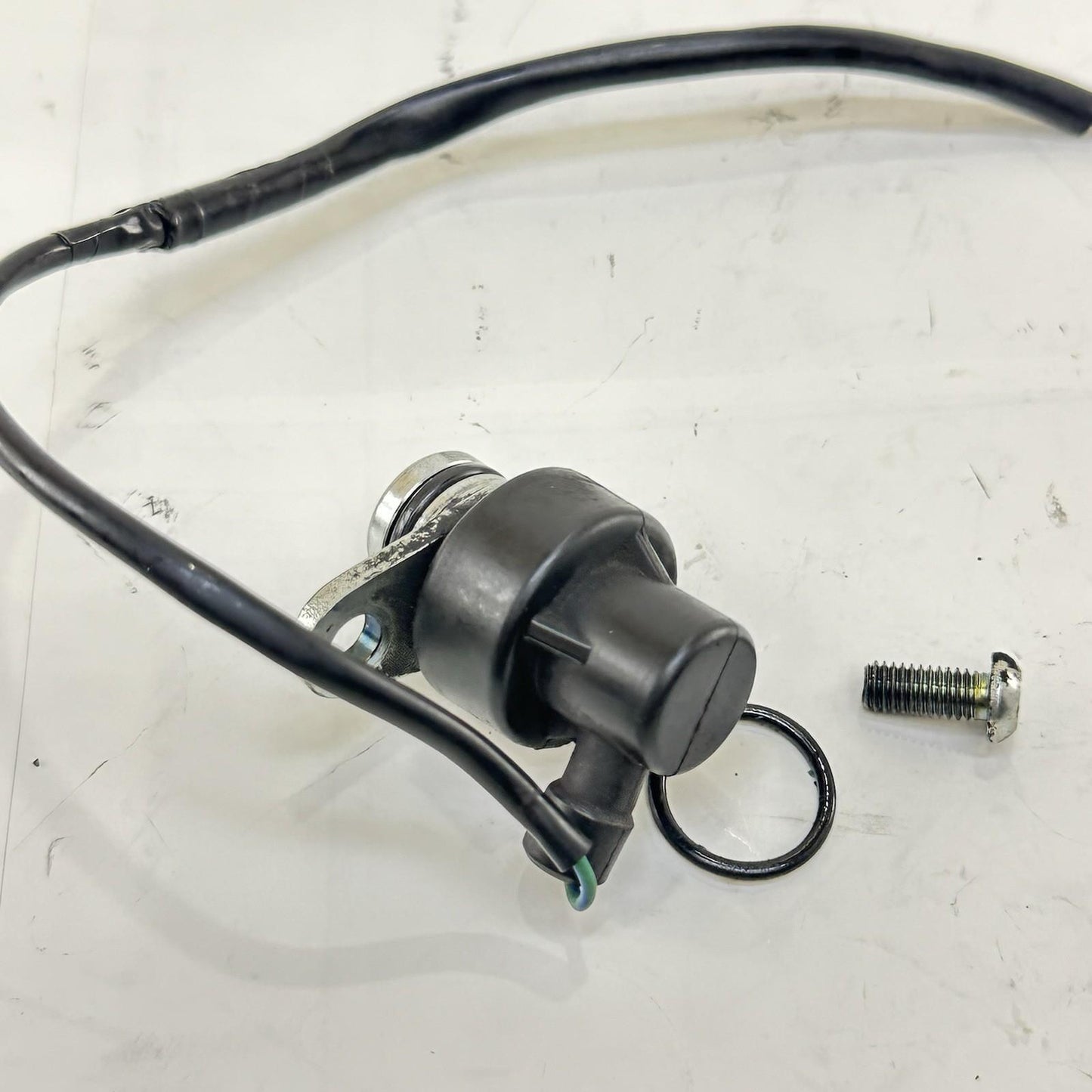 2016 - 2019 YAMAHA YZF R1 OIL PRESSURE SENSOR ENGINE MOTOR SWITCH GUAGE STOCK