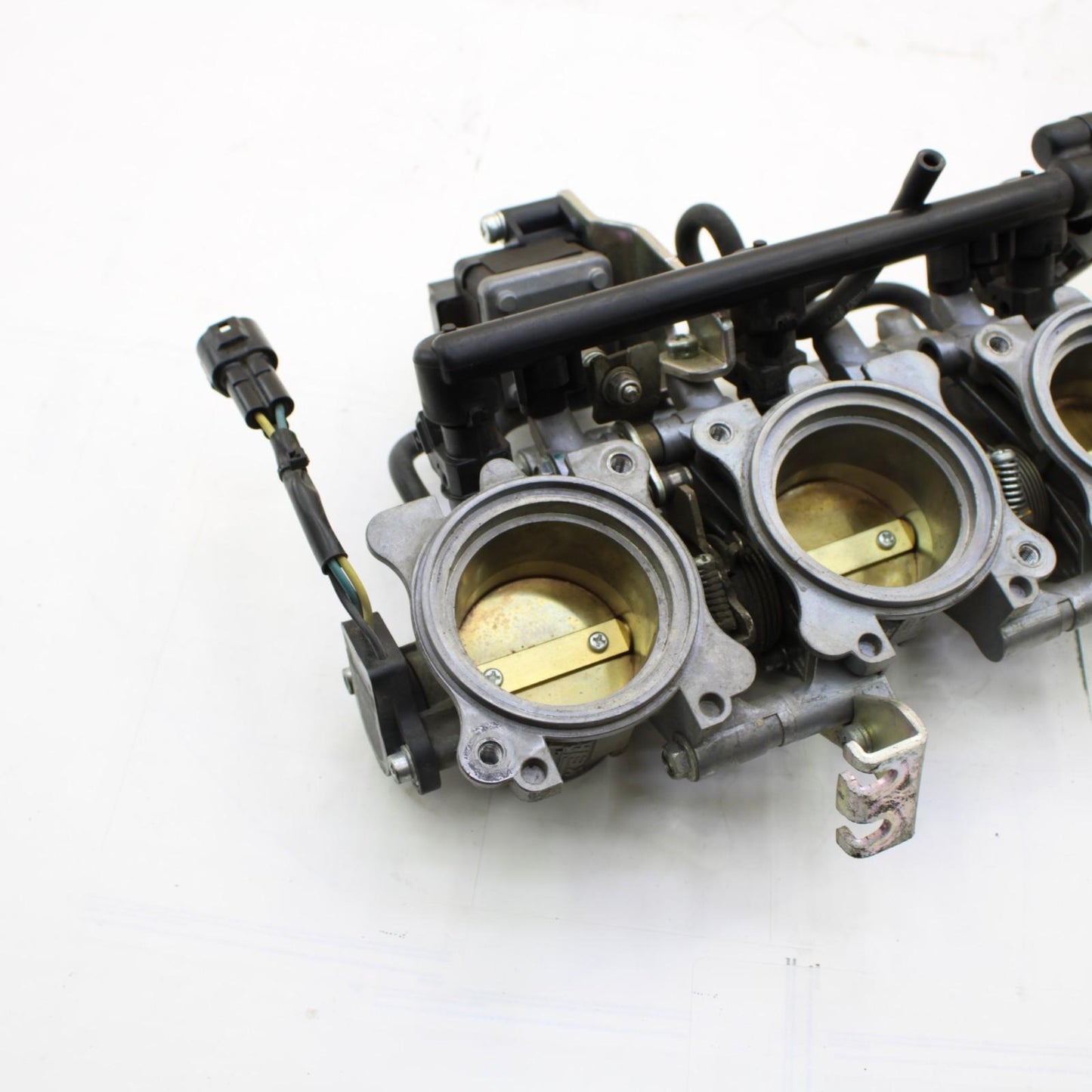 2009 - 2012 TRIUMPH DAYTONA 675 THROTTLE BODY FUEL INJECTION BODIES HOSE GAS OEM